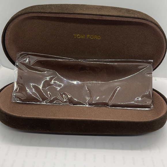 Tom Ford Other - Brand new Burberry Sunglass case + Cleaning cloth Large Dark Brown